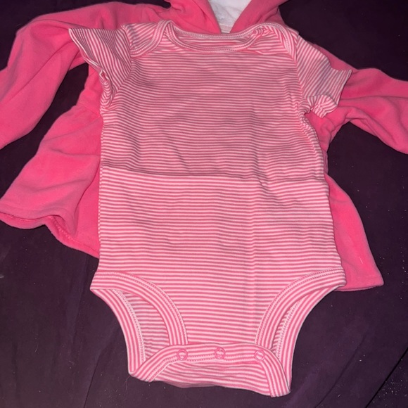2 Piece Carters Outfit - Picture 3 of 7